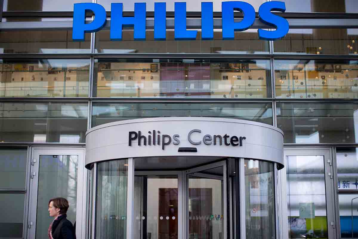 Philips minskar omsättning och nettoresultat