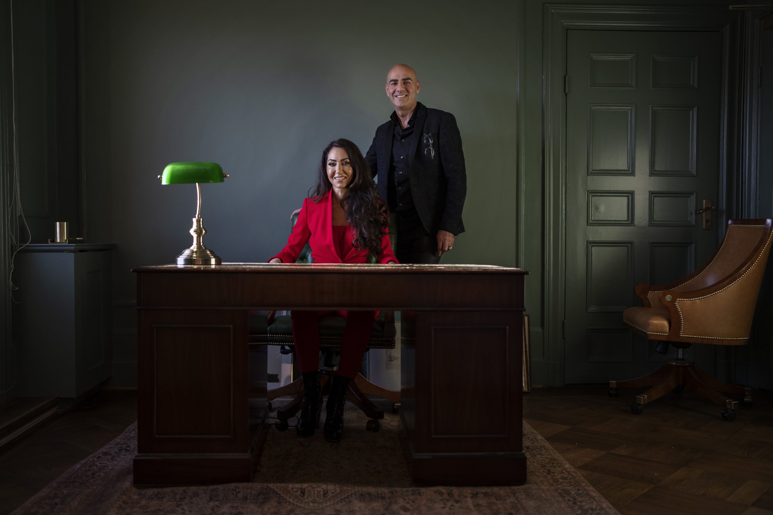 Saeid och Mouna Esmaeilzadeh på det nya kontoret på Strandvägen 5. Foto: Meli Petersson Ellafi / BILDBYRÅN / COP 162 / MP0001