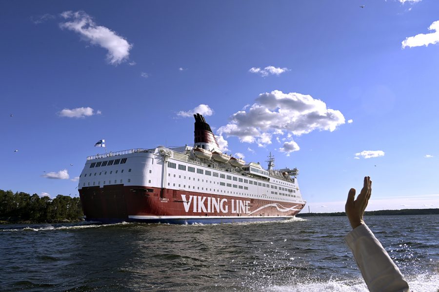 Viking Line minskar omsättningen: ”Försiktighet bland konsumenter” - VIKING LINE