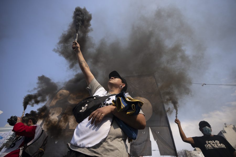 Argentina höjer räntan till 75% - APTOPIX Argentina Protest