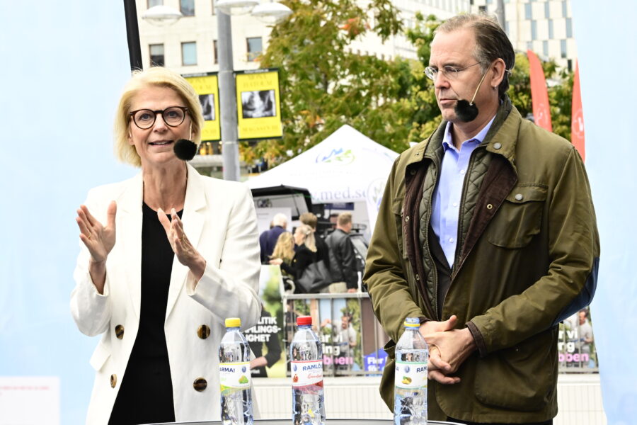 Finansminister Elisabeth Svantesson (M) och fd finansminister Anders Borg.