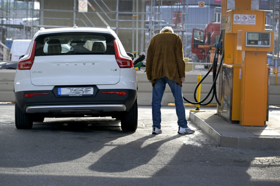 Bensinpriserna på lägsta nivån på tre år - TANKAR