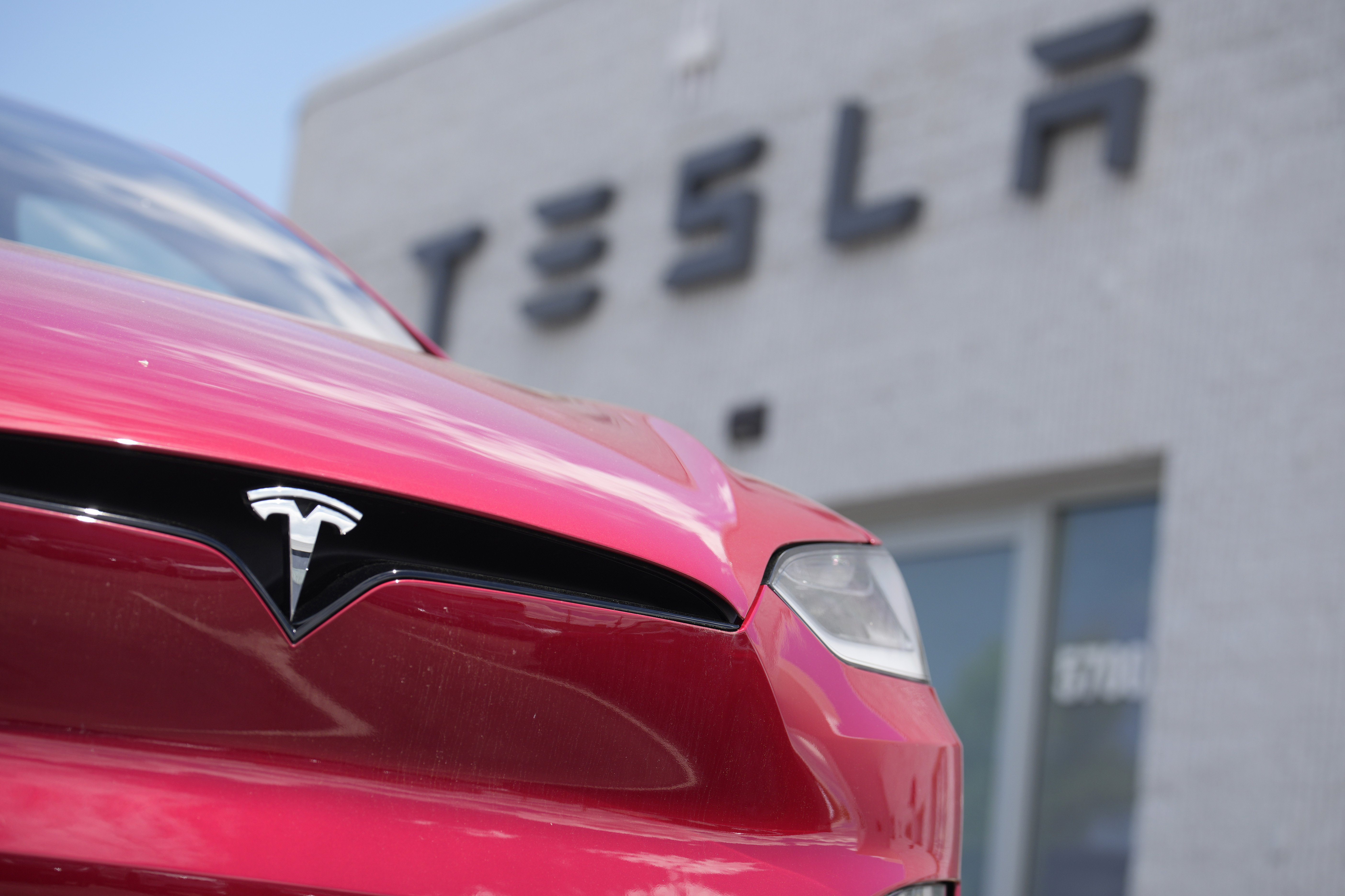 Skanska slopar Tesla som tjänstebil