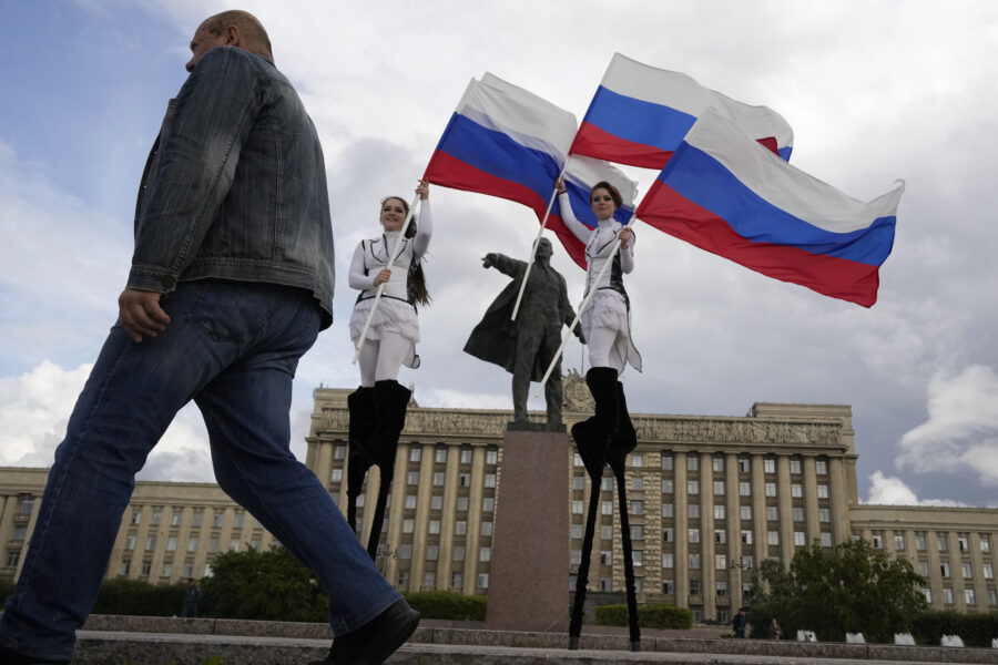 Novonesis ska lämna Ryssland inom ett år - Russia National Flag Day