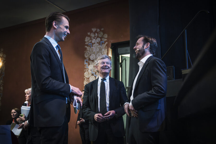 Investors nya VD Christian Cederholm, ordförande Jacob Wallenberg och avgående VD Johan Forssell (tv) på Investors årsstämma.