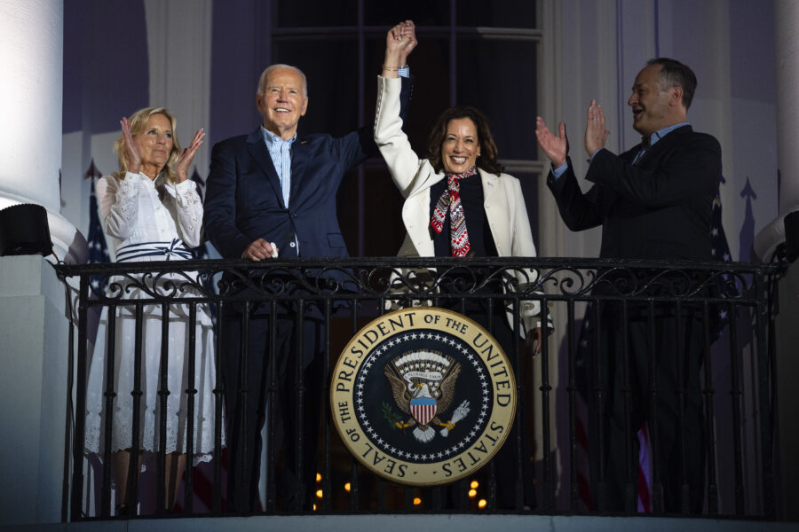 Demokrater ser Kamala Harris som enda alternativ till Biden - Biden