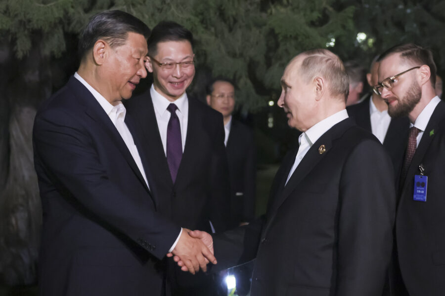 Putin och Xi träffas vid toppmöte i Kazakstan - China Russia