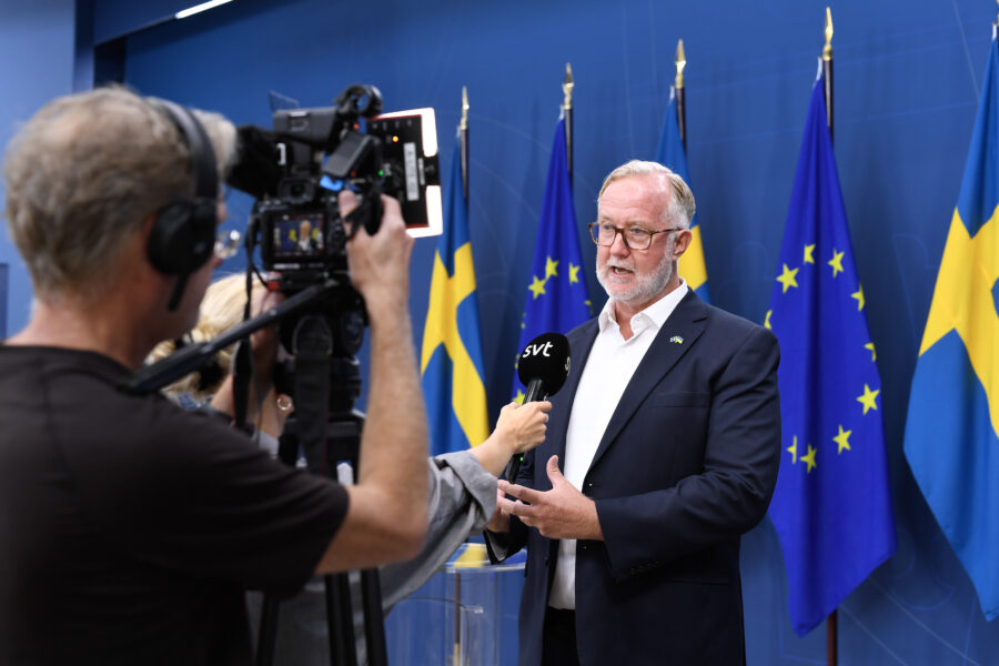 Arbetsmarknadsminister Johan Pehrson (L) håller pressträff om regeringens syn på arbetsmarknadsläget.