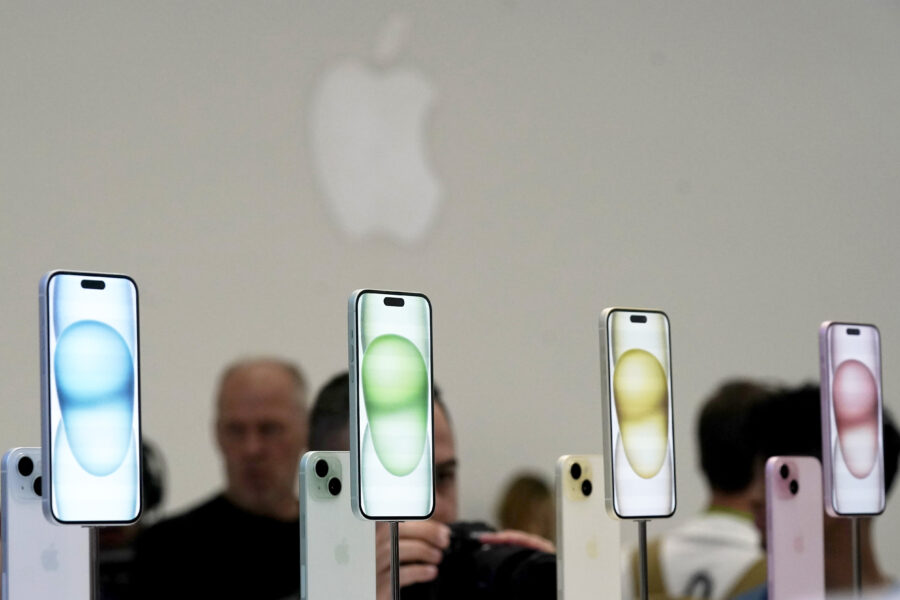 Apple lägger order på produktion av 10% fler iPhones i år - Google Antitrust Showdown