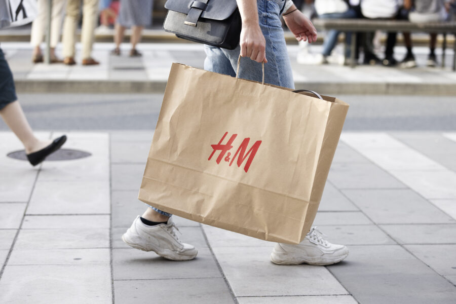 Inflationen sjunker: ”Kassaskåpssäker sänkning i november” - konsument shopping h&m kpi