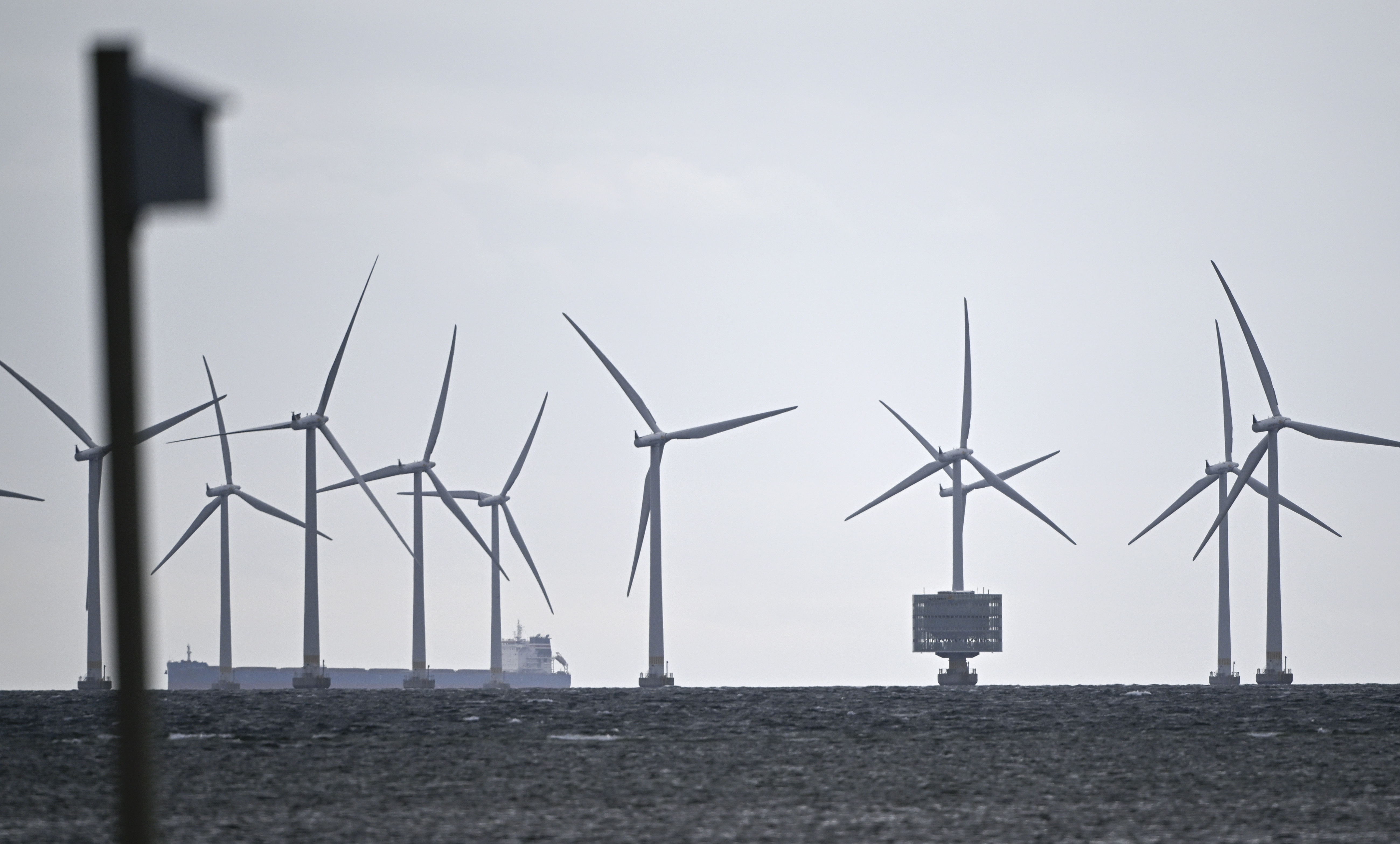 Regeringen: Nya beredningsuppdrag för två vindkraftsparker