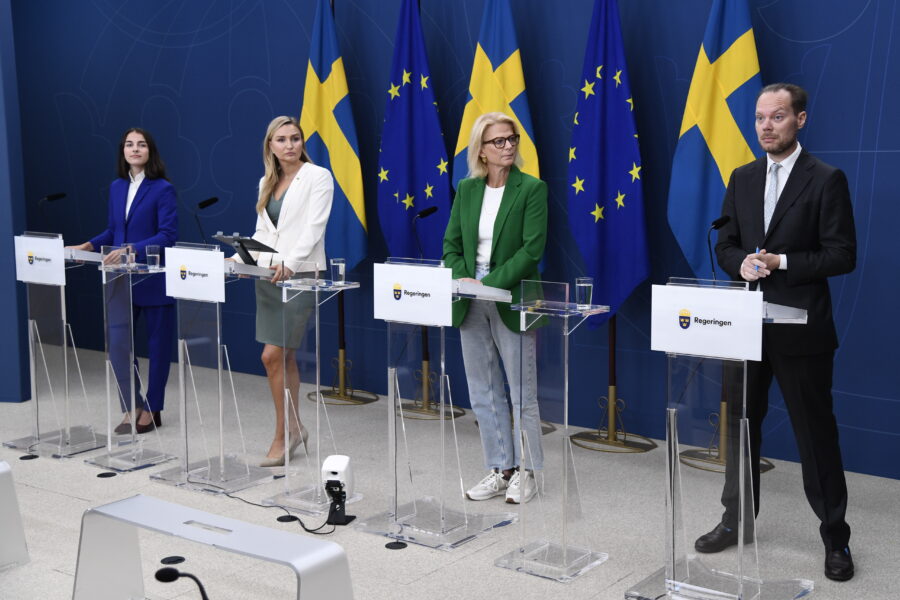 Klimat- och miljöminister Romina Pourmokhtari (L), energi- och näringsminister samt vice statsminister Ebba Busch (KD), finansminister Elisabeth Svantesson (M) och Sverigedemokraternas miljöpolitiska talesperson Martin Kinnunen håller pressträff för att presentera en nyhet i den kommande höstbudgeten, på tisdagen