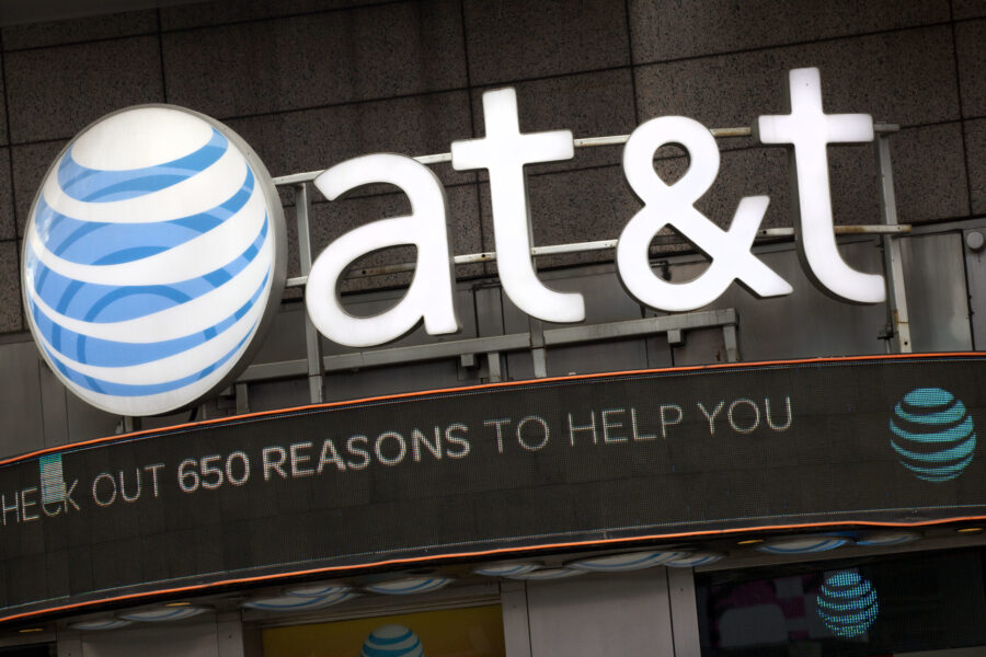 AT&T får böta 13 miljoner dollar efter molnläcka - AT&T Next Generation Wireless Showdown