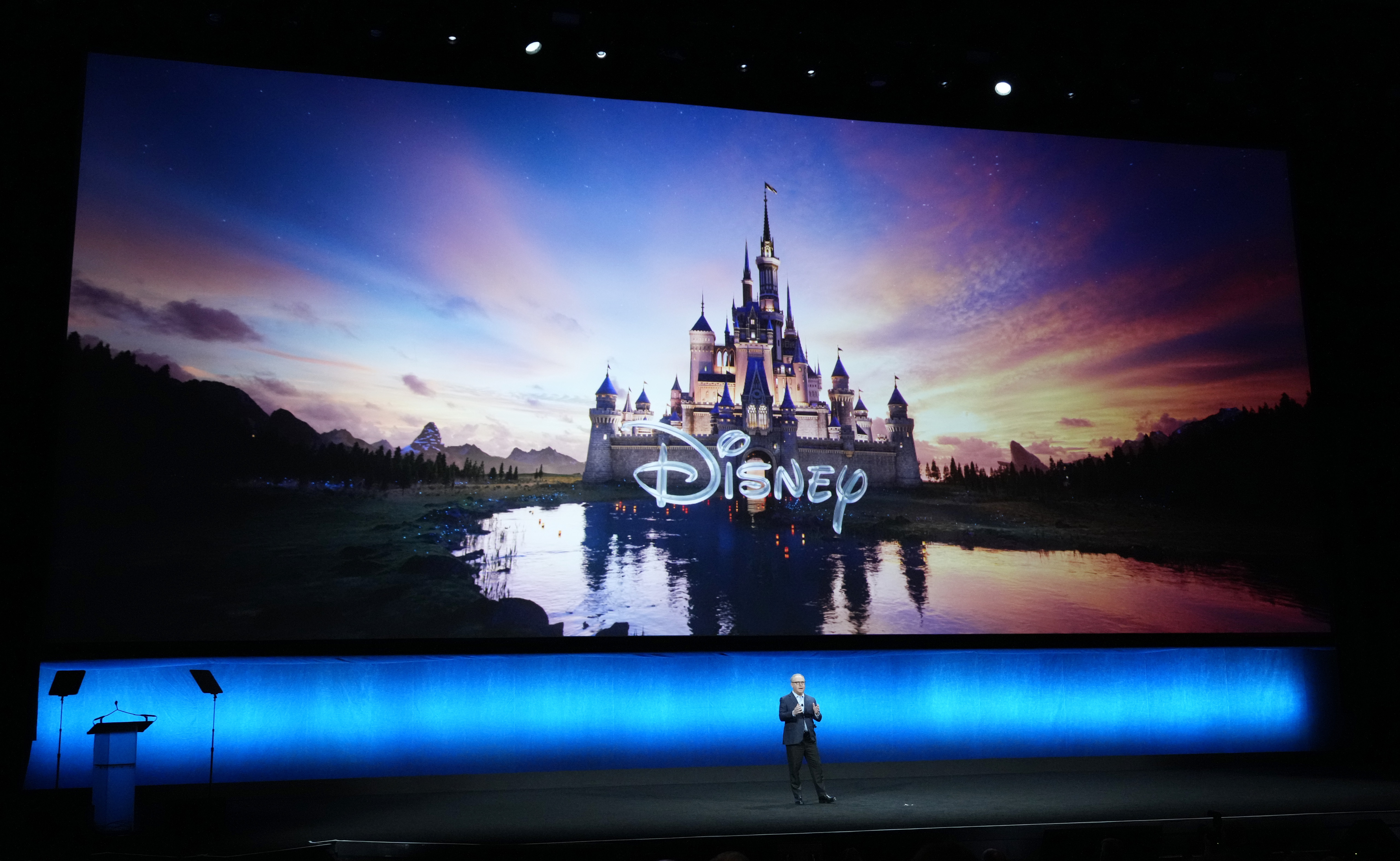 Disney kommer att dra ned med cirka 300 personer