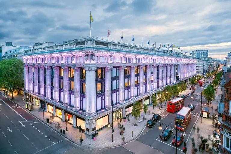 Saudiska PIF shoppar 40% av Selfridges - Selfridges Oxford Street