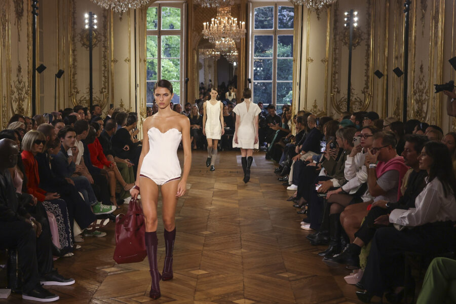 Bambuser i samarbete med Victoria Beckham - France Victoria Beckham Spring Summer 2024