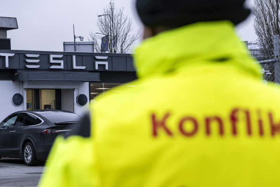 Storbråk på Kistamässan mellan Tesla och Elektrikerna - tesla