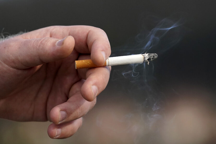 Storbritannien förbjuder försäljning av cigaretter till unga - Unusual Smoking Ban