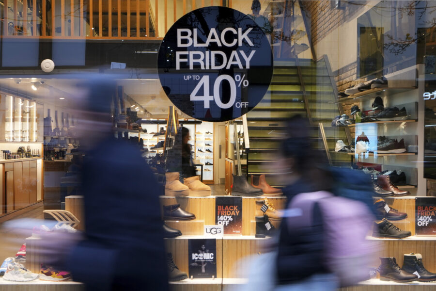 Black Friday-shoppare spenderade rekordhöga 10,8 miljarder dollar online - Britain Economy