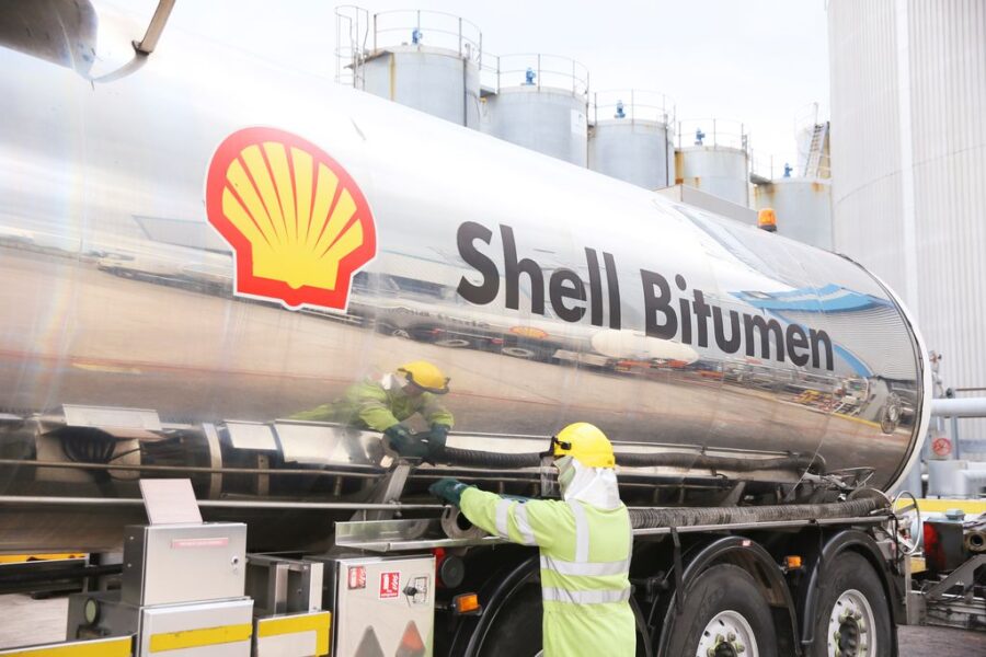 Shell flaggar för svagt Q4 med miljardnedskrivningar - Bitumen plant