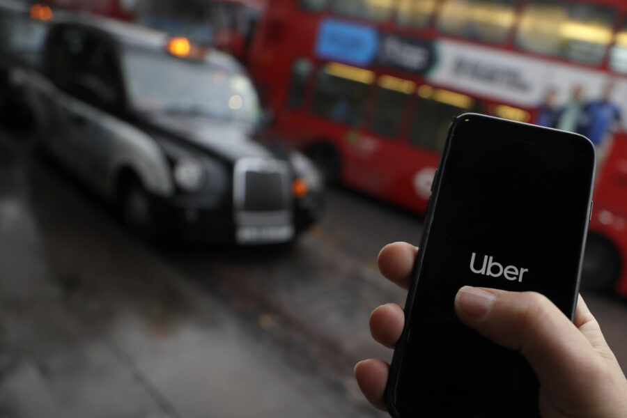 Ubers intäkter i linje med konsensus – faller i förhandeln - Britain Uber