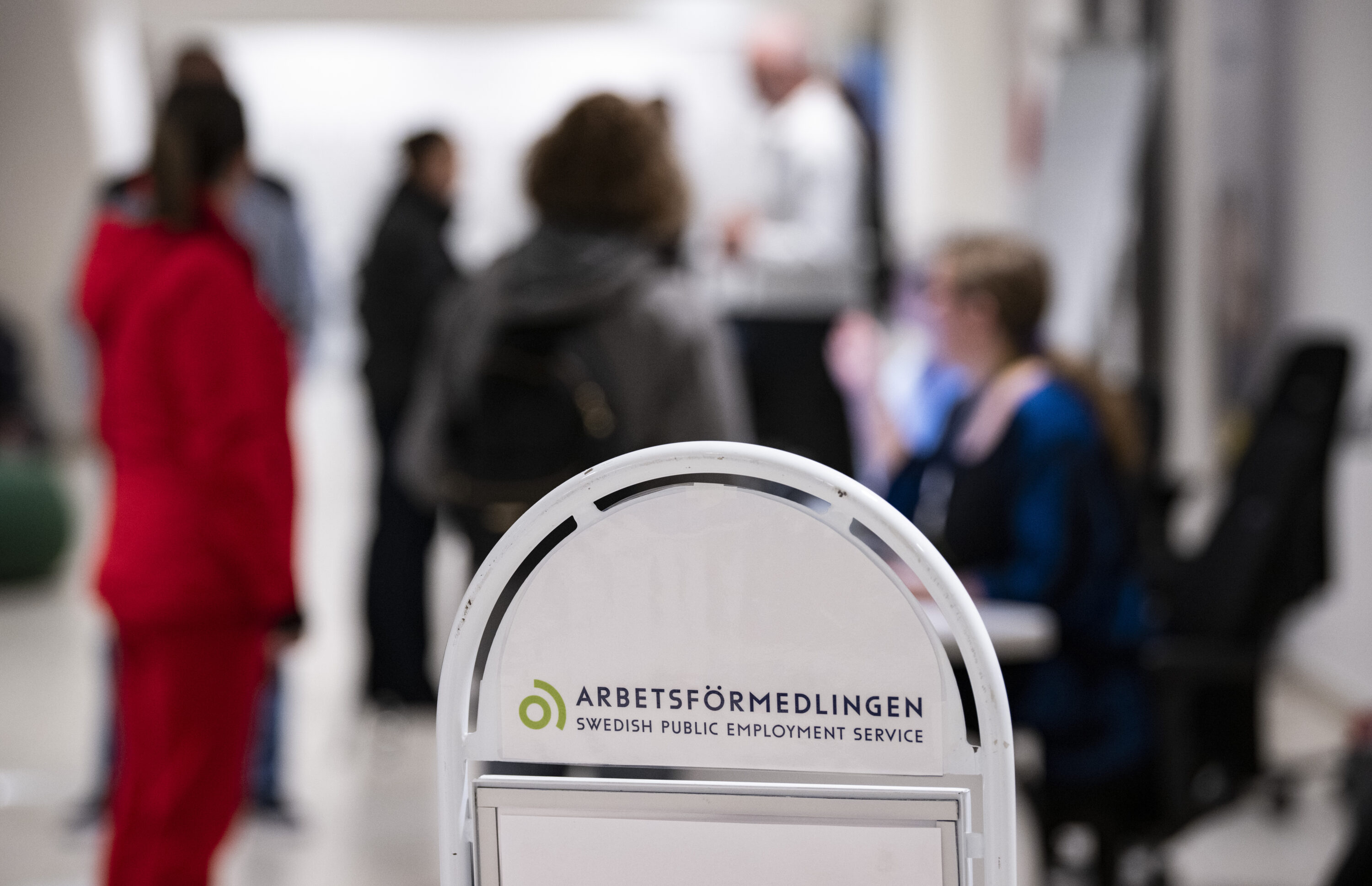 Öppet arbetslösa minskade med 1 738 personer förra veckan